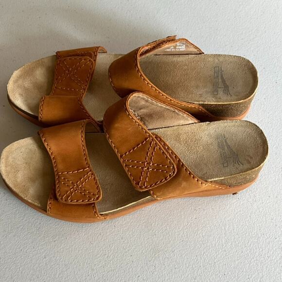 Dansko Sandals Women's Size EU 37 M US 6.5 Maddy Milled Nubuck Hoop and Loop - Picture 3 of 9